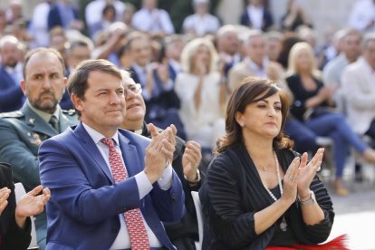 El presidente de la Junta de CyL, Alfonso Fernández Mañueco, asiste a la toma de posesión del presidente de La Rioja, Gonzalo Capellán. -ICAL