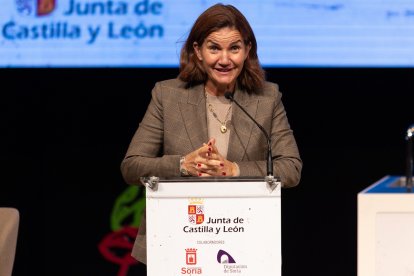 El consejero de Cultura, Turismo y Deporte, Gonzalo Santonja, entrega del IV Reconocimiento Internacional de Cocina y Turismo Micológico de Castilla y León a la cocinera Samantha Vallejo-Nágera. -ICAL