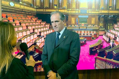 El senador italiano Roberto Menia durante una entrevista. FRATELLI D'ITALIA