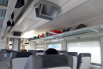 Interior de uno de los vagones que se quedaron al sol sin aire acondicionado. ECB / R. E. V.