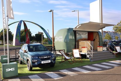 Presentación de la nueva imagen de Dacia en las instalaciones de Dacia Arroyo. -DACIA