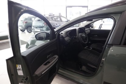 Presentación de la nueva imagen de Dacia en las instalaciones de Dacia Arroyo. -DACIA