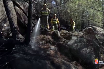 Incendio en Santa Cruz del Valle en Ávila. -JCYL