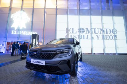 El nuevo Renault Austral acaparó el protagonismo en la entrada del Centro Cultural Miguel Delibes.- PHOTOGENIC
