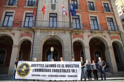 Marcha reivindicativa de la asociación de trabajadores de incendios forestales de Castilla y León. Ical