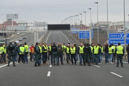 Protestas agrarias en la A1 a su paso por Burgos. -ICAL