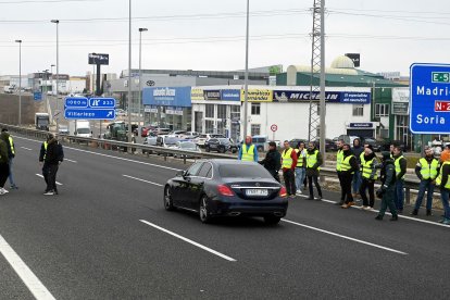 Protestas agrarias en la A1 a su paso por Burgos. -ICAL
