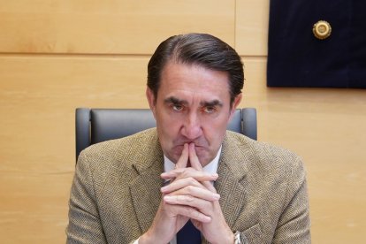 El consejero de Medio Ambiente, Vivienda y Ordenación del Territorio, Juan Carlos Suárez-Quiñones, comparece en las Cortes a petición del Grupo Socialista y propia para informar del análisis, resultados y conclusiones del operativo de vigilancia, prevención y extinción de incendios forestales en Castilla y León de la campaña del año 2023 y de la campaña de lucha contra incendios forestales 2023. -ICAL.