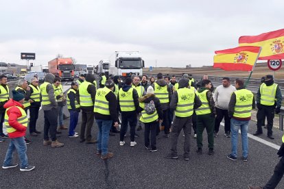 Protestas agrarias en la A62 a su paso por Burgos. -ICAL