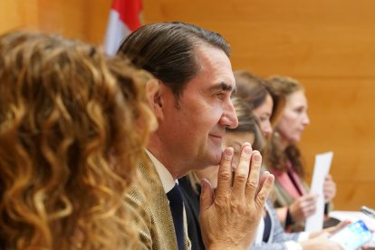 El consejero de Medio Ambiente, Vivienda y Ordenación del Territorio, Juan Carlos Suárez-Quiñones, comparece en las Cortes a petición del Grupo Socialista y propia para informar del análisis, resultados y conclusiones del operativo de vigilancia, prevención y extinción de incendios forestales en Castilla y León de la campaña del año 2023 y de la campaña de lucha contra incendios forestales 2023. -ICAL.