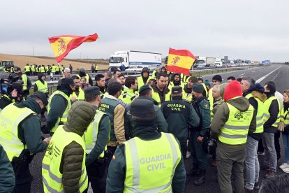 Protestas agrarias en la A62 a su paso por Burgos. -ICAL