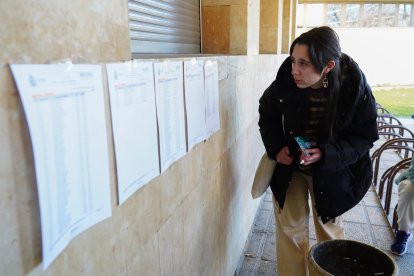 Celebración en la Facultad de Derecho de la Universidad de León de las pruebas selectivas 2023 para el acceso en el a?o 2024, a plazas de formación sanitaria especializada para las titulaciones universitarias de grado/licenciatura/diplomatura de Medicina, Farmacia, Enfermería y ámbito de la Psicología, la Química, la Biología y la Física. -ICAL.