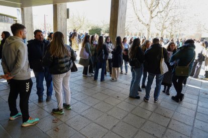 Celebración en la Facultad de Derecho de la Universidad de León de las pruebas selectivas 2023 para el acceso en el a?o 2024, a plazas de formación sanitaria especializada para las titulaciones universitarias de grado/licenciatura/diplomatura de Medicina, Farmacia, Enfermería y ámbito de la Psicología, la Química, la Biología y la Física. -ICAL.