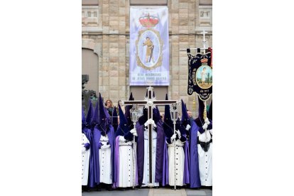 Acto de El Encuentro en el transcurso de la Procesión de El Encuentro, organizada por la Real Hermandad Jesús Divino Obrero. -ICAL