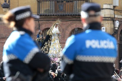 Acto de El Encuentro en el transcurso de la Procesión de El Encuentro, organizada por la Real Hermandad Jesús Divino Obrero. -ICAL