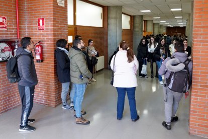 Celebración en la Facultad de Derecho de la Universidad de León de las pruebas selectivas 2023 para el acceso en el a?o 2024, a plazas de formación sanitaria especializada para las titulaciones universitarias de grado/licenciatura/diplomatura de Medicina, Farmacia, Enfermería y ámbito de la Psicología, la Química, la Biología y la Física. -ICAL.