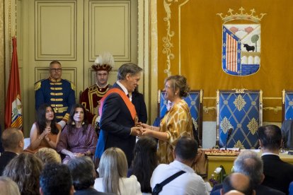 El candidato del PP, Carlos García Carbayo, toma posesión como alcalde de Salamanca. -ICAL