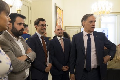 El candidato del PP, Carlos García Carbayo, toma posesión como alcalde de Salamanca. -ICAL