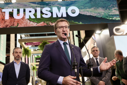Presidente del PP Alberto Núñez fijo visita el Stand de Castilla y León en Fitur. Juan Lázaro/Ical