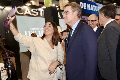 El presidente del Partido Popular, Alberto Núñez, fijoó, visita la 44 edición de la Feria y el expositor de la Comunidad. Juan Lázaro/ Ical