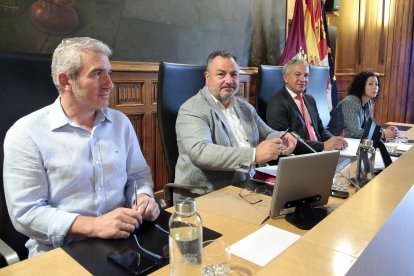 Imágenes del pleno extraordinario de final de mandato de la Diputación de León. ICAL