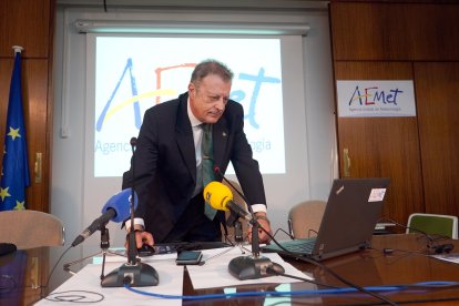 El delegado territorial de la Agencia Estatal de Meteorología en Castilla y León, Manuel Mora, comparece ante los medios para realizar un resumen climático del otoño, la situación del balance hídrico, así como las predicciones para las fiestas de Navidad y para el próximo invierno. -ICAL