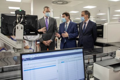 El rey don Felipe preside el acto de inauguración del nuevo edificio del Hospital Universitario de Salamanca, en un acto al que asiste el presidente de la Junta, Alfonso Fernández Mañueco.-ICAL.