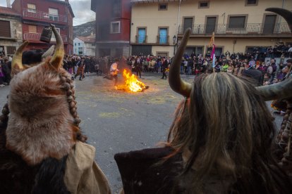 El carnaval llena de ritmo y color las calles de León y Ávila.- ICAL