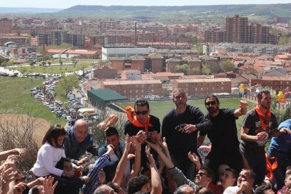 Pedrea del Pan y el Queso en Palencia, con motivo de las fiestas de santo Toribio del barrio de El Cristo. - ICAL