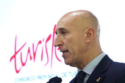 El alcalde de León, José Antonio Diez, presenta la oferta turística de la ciudad y de la provincia a través del Consorcio Provincial de Turismo. -ICAL.