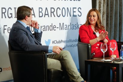 Virginia Barcones en conversación con Pablo R. Lago. / J. M. LOSTAU