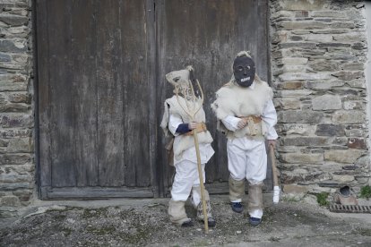 El carnaval llena de ritmo y color las calles de León y Ávila.- ICAL