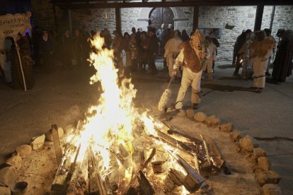 El carnaval llena de ritmo y color las calles de León y Ávila.- ICAL