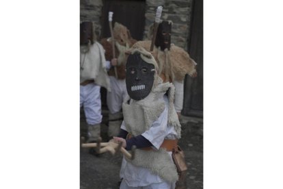 El carnaval llena de ritmo y color las calles de León y Ávila.- ICAL