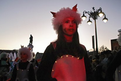 El carnaval llena de ritmo y color las calles de León y Ávila.- ICAL
