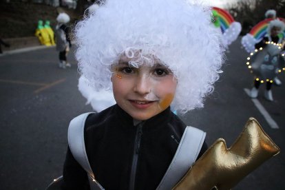 El carnaval llena de ritmo y color las calles de León y Ávila.- ICAL