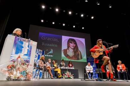 Rozalén durante su actuación