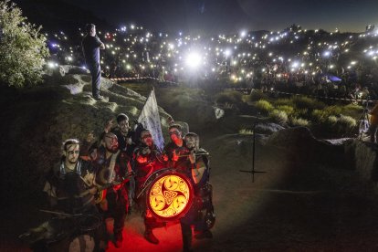 XVI edición del festival ‘Luna Celta’ que se celebra en la localidad abulense de Solosancho. En la foto, un momento de las actuaciones realizadas junto al altar de sacrificios del castro vettón de Ulaca.
Ávila, 20-08-2022
Foto: Ricardo Muñoz-Martín