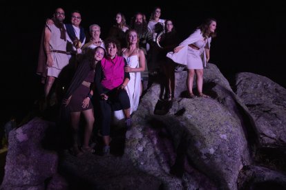 XVI edición del festival ‘Luna Celta’ que se celebra en la localidad abulense de Solosancho. En la foto, un momento de las actuaciones realizadas junto al altar de sacrificios del castro vettón de Ulaca.- ICAL