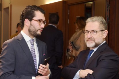 Saúl Núñez Amado (Responsable de Relaciones Institucionales del ECOVA - Colegio de Economistas de Valladolid) y Antonio José Ruiz García (Jefe de Prensa del Consejo Económico Social). Club de Prensa El Mundo – Diario de Castilla y León ‘El sector financiero en Castilla y León. Un aliado imprescindible de nuestro crecimiento’. -PHOTOGENIC