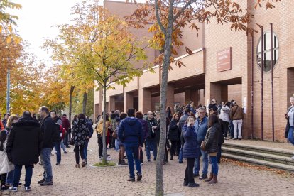 Salamanca acoge el examen de oposición para obtener plaza de celador en la Gerencia Regional de Salud (Sacyl). -ICAL