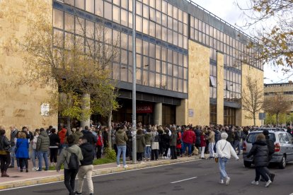 Salamanca acoge el examen de oposición para obtener plaza de celador en la Gerencia Regional de Salud (Sacyl). -ICAL