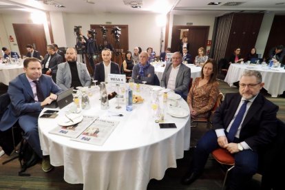 José María Sánchez (Director de Comunicación de Iberaval); Luis Javier Gómez Potente (Diputado provincial en la Diputación de Valladolid); César López Pérez (Alcalde de Serrada); Jesús Vara (Secretario General de UGT Valladolid); Óscar Soto Palencia (Teniente de Alcalde en el Ayuntamiento de Tudela de Duero); Cristina García (Secretaria del Consejo Económico Social); y Antonio José Ruiz García (Jefe de Prensa del Consejo Económico Social). Club de Prensa El Mundo – Diario de Castilla y León ‘El sector financiero en Castilla y León. Un aliado imprescindible de nuestro crecimiento’. -PHOTOGENIC