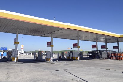 Abaten en una gasolinera de Burgos a un policía huido e investigado por Asuntos Internos. ICAL