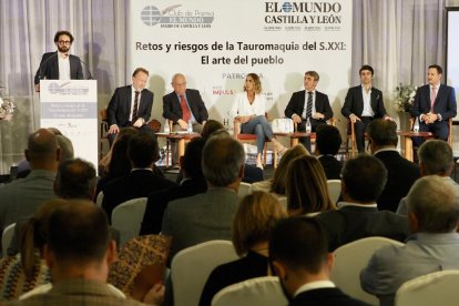 Club de Prensa de El Muno de Castilla y León sobre la Tauromaquia.-PHOTOGENIC