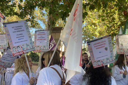 Concentración de profesionales sanitarios en la sede de la Presidencia de la Junta de Castilla y León. EUROPA PRESS