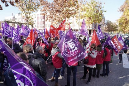 UGT y CCOO se concentran frente a la sede de Presidencia.- ICAL