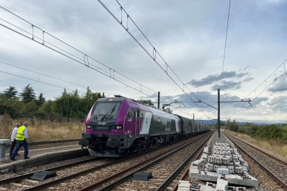 Pruebas de fiabilidad con trenes de mercancías en la Variante de Pajares.- E. M.