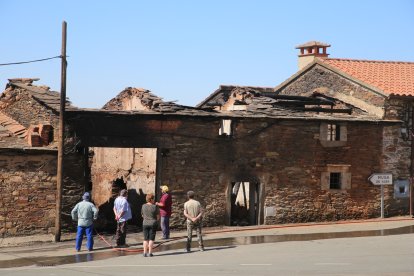 Incendio en Losacio de Alba (Zamora).- ICAL
