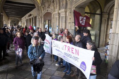 Manifestación en Salamanca para recuperar el tren de la 'Ruta de la Plata' - ICAL